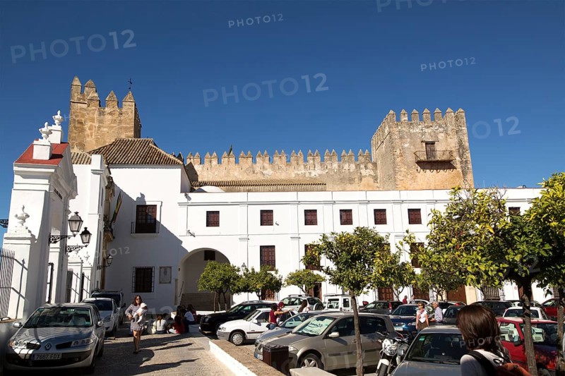 Castle and Ayuntiamiento, Plaza del Cabildo, village of Arcos de la Frontera, Cadiz province, Spain, Europe