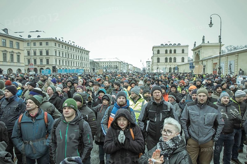 Demonstrators at the central rally, farmers' protest, Odeonsplatz, Munich, Upper Bavaria, Bavaria, Germany, Europe