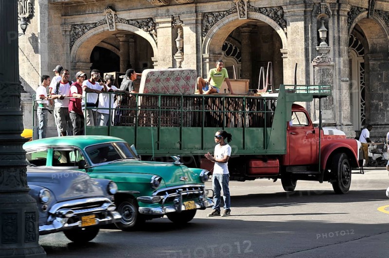 Vintage car from the 1950s in the centre of Havana, Centro Habana, Cuba, Greater Antilles, Caribbean, Central America, America, Central America