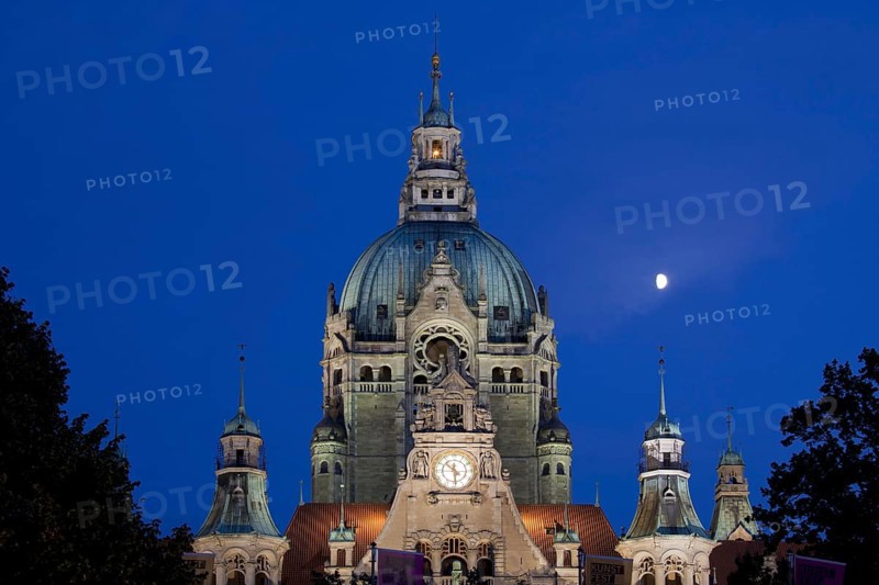 The New City Hall, Neues Rathaus at night in Hannover, Lower Saxony, Germany, Europe