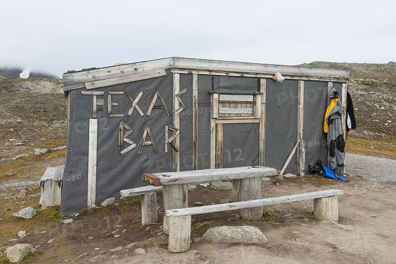 Texas Bar, old fur trapper cabin at Worsleyhamna, Liefdefjorden, Liefdefjord, Svalbard, Spitsbergen, Norway, Europe