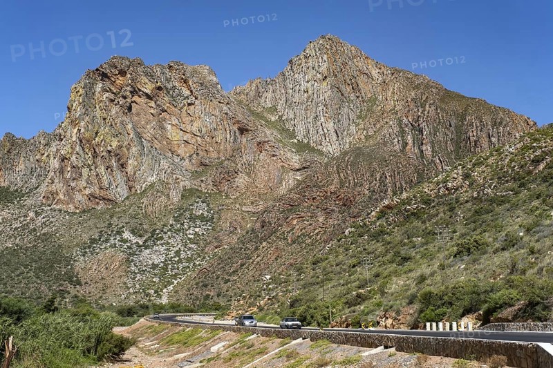 Mountain scenery along the scenic Route 62, R62, historical road from Robertson to Oudtshoorn, Western Cape Province, South Africa, Africa