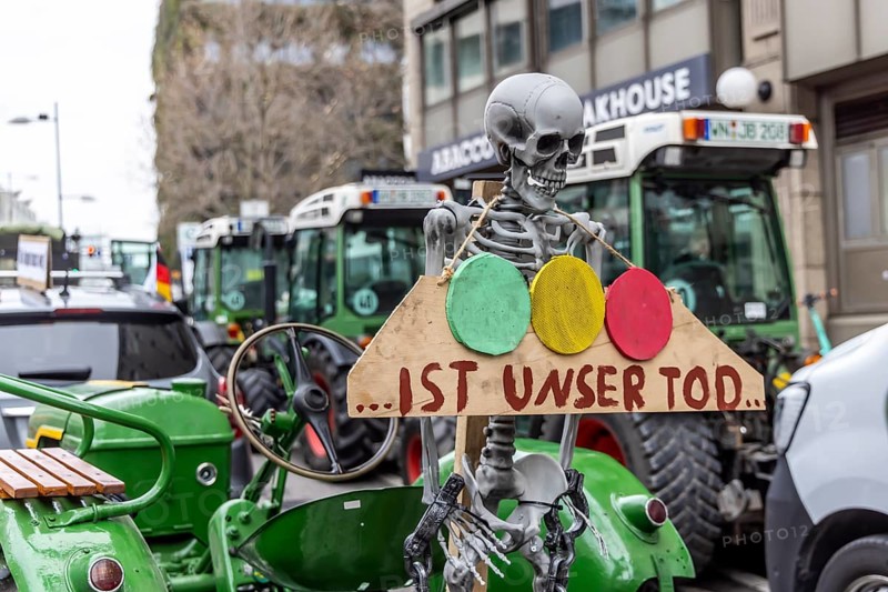 Farmers' protests in Germany. Farmers protest with tractors and banners against tax increases by the traffic light government, Stuttgart, Baden-Wuerttemberg, Germany, Europe