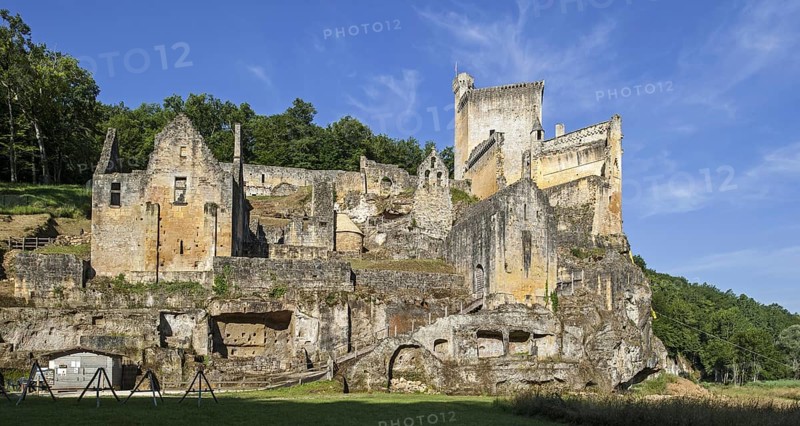Chateau de Commarque, medieval castle at Les Eyzies-de-Tayac-Sireuil, Dordogne, Aquitaine, France, Europe