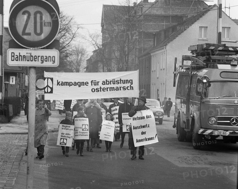 DEU, Germany, Dortmund: Personalities from politics, business and culture from the years 1965-71. Peace movement. Easter March 1968, Europe
