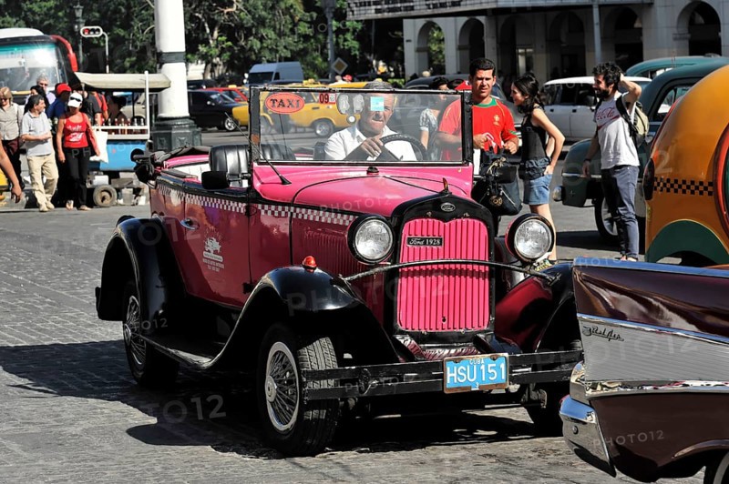 Open-top vintage car from the 1950s in the centre of Havana, Centro Habana, Cuba, Greater Antilles, Caribbean, Central America
