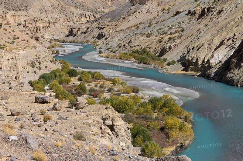 Tsarab River, cutting across the Zanskar Range of the Himalayas in Ladakh, seen on a sunny day, late in the summer, when glacier rivers like this one slow down, carry less sediment and become turquoise blue. Kargil District, Union Territory of Ladakh, India, Asia