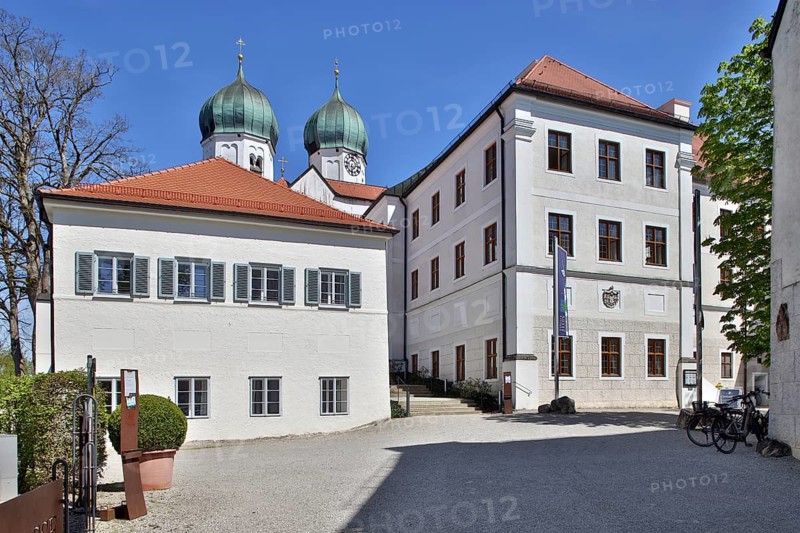 Seeon Monastery, restaurant, guest house and onion domes of St Lambert's Monastery Church, dream weather in spring, Seeon, Upper Bavaria, Bavaria, Germany, Europe