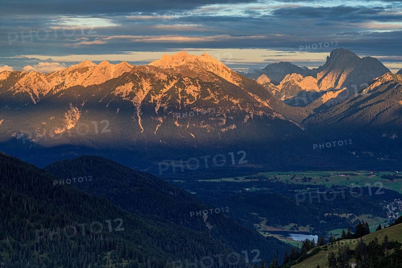 Distant view of steep mountains in the evening light, clouds, autumn, view from Wank to Karwendel Mountains, Werdenfelser Land, Upper Bavaria, Bavaria, Germany, Europe