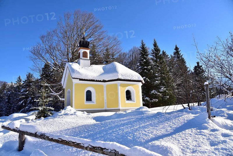 Snow-covered chapel Maria on the humpback meadows Werdenfelser Land near Garmisch in wintry idyll, Bavaria, Germany, Europe
