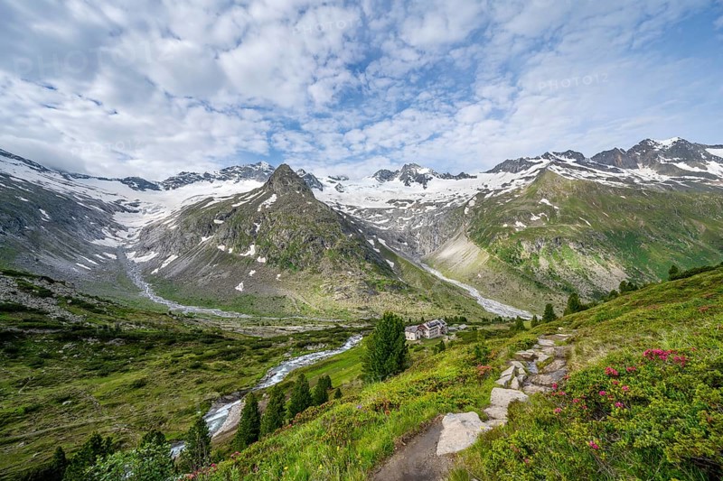 Picturesque mountain landscape, mountain hut Berliner Huette, mountain summit Steinmandl, summit Grosser Moeseler and glacier Waxeggkees and Hornkees, Berliner Hoehenweg, Zillertal Alps, Zillertal, Tyrol, Austria, Europe