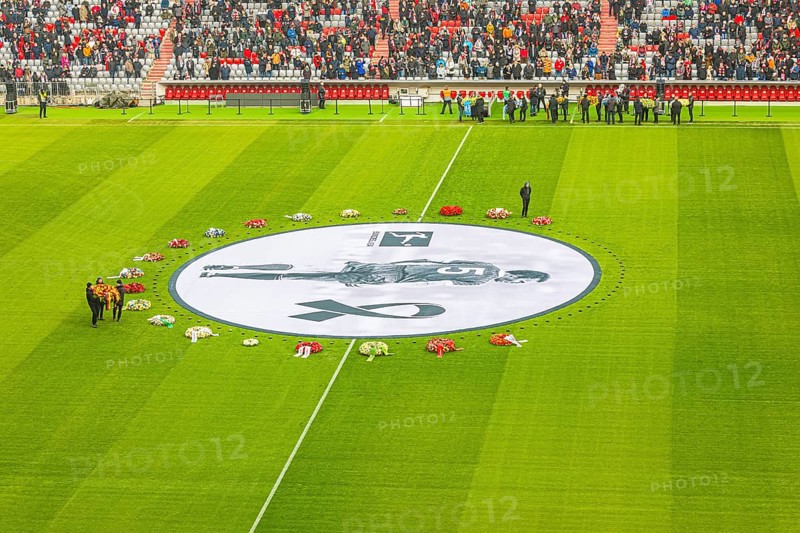 More floral wreaths are brought to the banner, banner with Franz Beckenbauer and floral wreaths, FC Bayern Munich funeral service for Franz Beckenbauer, Allianz Arena, Froettmaning, Munich, Upper Bavaria, Bavaria