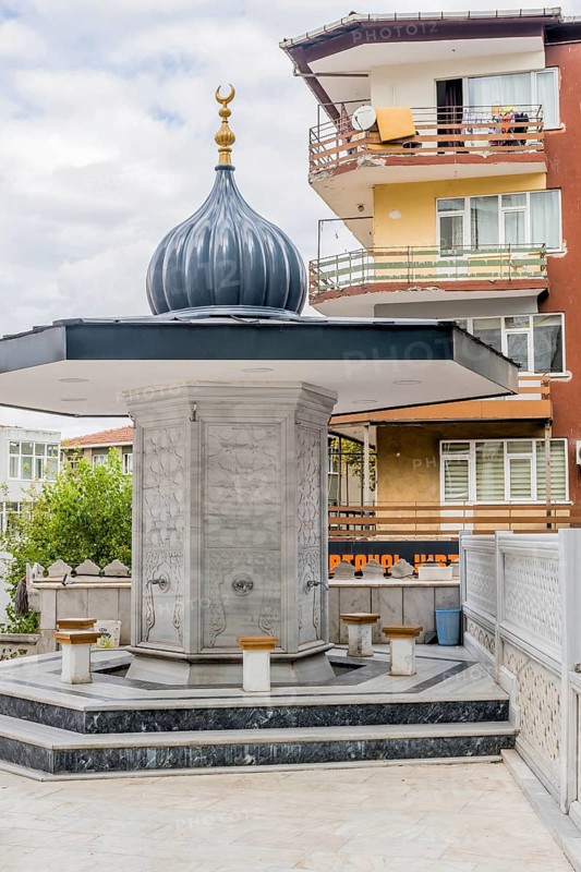 Public ablution fountain in courtyard of urban mosque in Istanbul, Turkiye