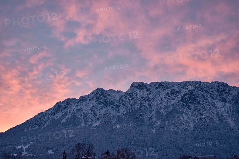 Zahmer Kaiser in the morning sun, winter, Niederndorf, Austria, Europe