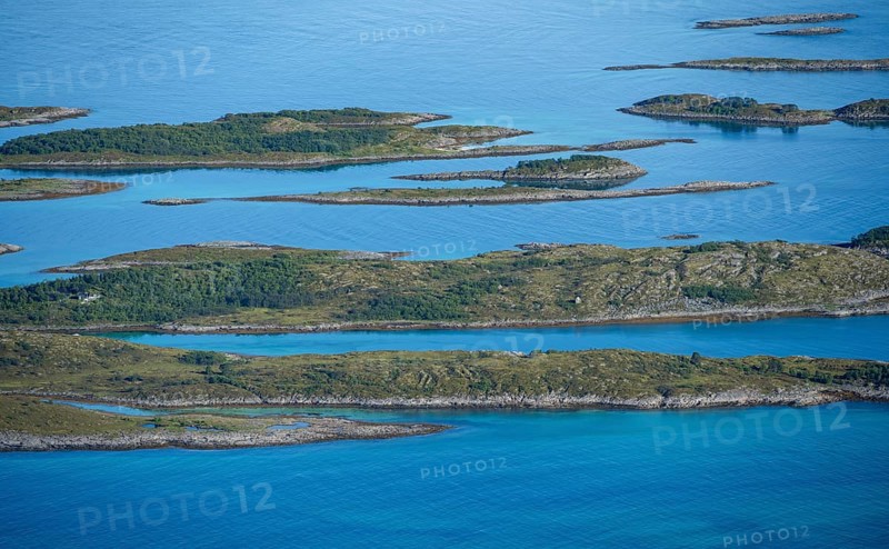 Rocky islands in the sea, Sea with archipelago islands, Ulvagsundet, Vesteralen, Norway, Europe