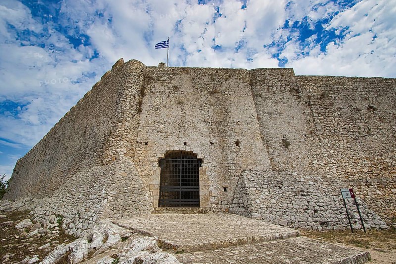 Fortress with Greek flag on a cloudy day, Chlemoutsi, High Medieval Crusader Castle, Kyllini Peninsula, Peloponnese, Greece, Europe
