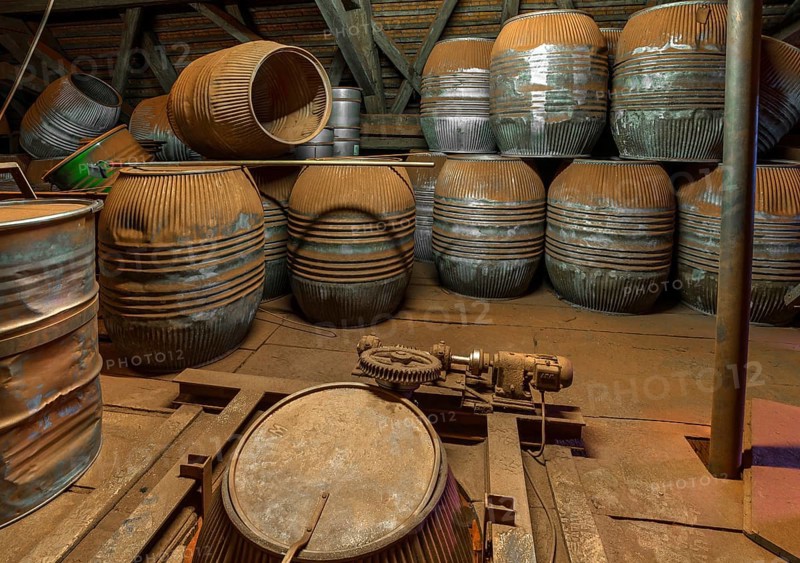 Closing device for bronze powder barrel in a metal powder mill, founded around 1900, Igensdorf, Upper Franconia, Bavaria, Germany, metal, factory, Europe
