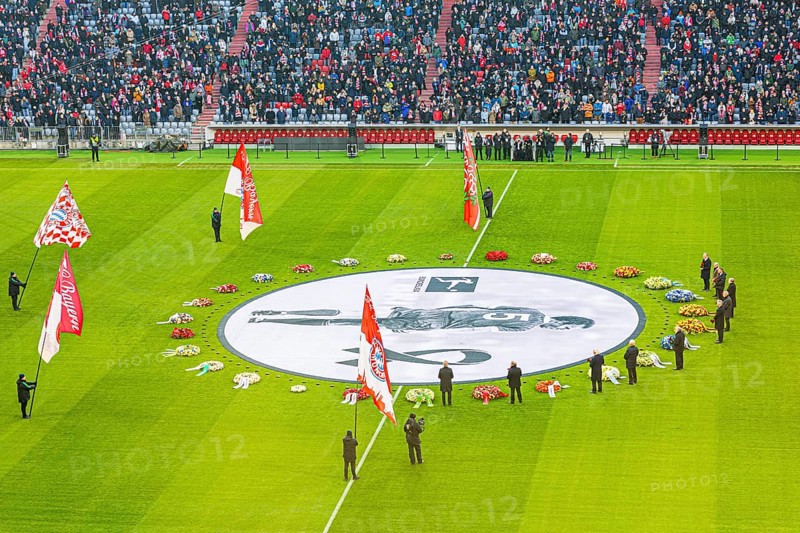 Former national football players bid farewell to Franz Beckenbauer, FC Bayern fan clubs wave flags, FC Bayern Munich funeral service for Franz Beckenbauer, Allianz Arena, Froettmaning, Munich, Upper Bavaria, Bavaria