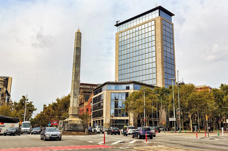 Crossroads Cinc d'Oros with buildings, Deutsche Bank, Obelisk, Gracia, Barcelona, Spain, Europe