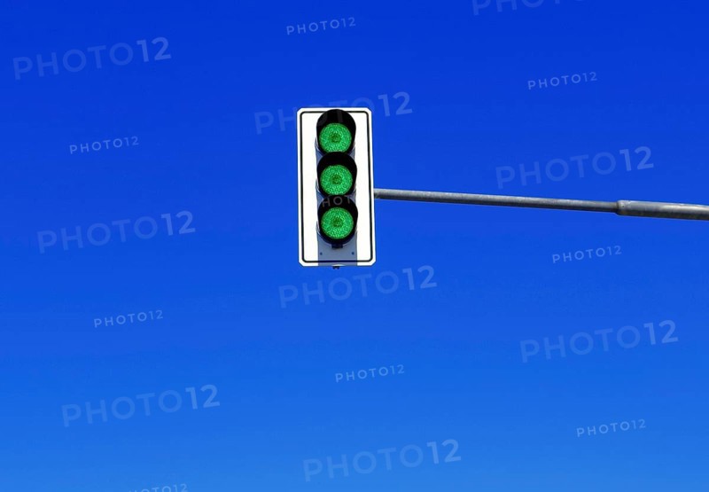 German traffic lights show green three times, like in a Formula 1 race, symbolising free movement
