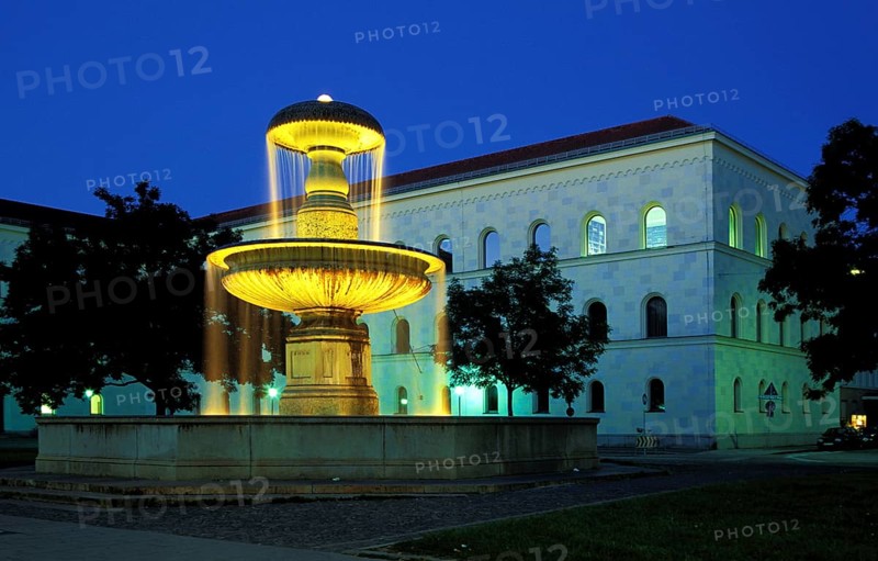 Östlicher Schalenbrunnen at Professor-Huber-Platz at dusk, blue hour, Munich, Bavaria, Germany, Europe