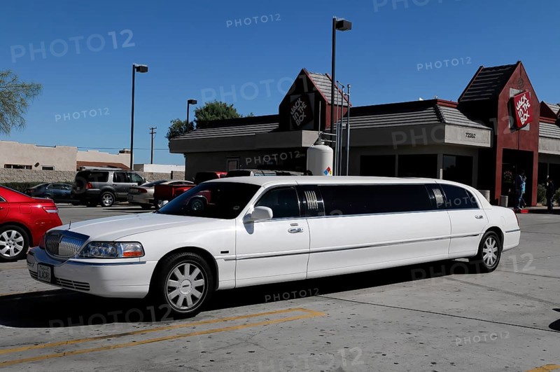 Stretch Limousine LNS Series, petrol station, rest area, California USA