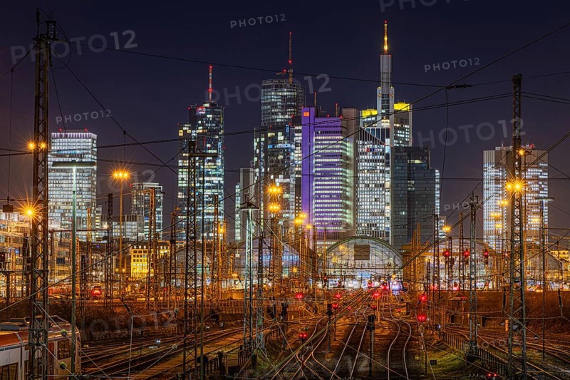 The rail network outside Frankfurt Central Station is empty. The German Train Drivers' Union (GDL) has announced a nationwide strike in passenger transport from Wednesday, 24 January, 2 am to Monday, 29 January, 6 pm. The work stoppage at DB Cargo will begin on 23 January at 6 pm. The new strike will once again have a massive impact on the entire German railway system, Frankfurt am Main Central Station, Hesse, Germany, Europe