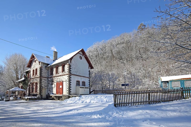 Signal box at the Vulkan-Express station in winter, snow, Brohltalbahn, Vulkanexpress, inscription, station building, Monreal, Vulkaneifel, Eifel, Rhineland-Palatinate, Germany, Europe