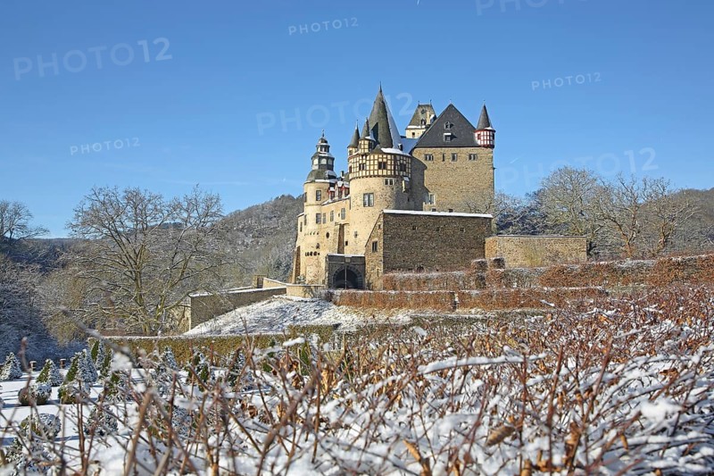 Bürresheim Castle with winter landscape, Mayen, Vulkaneifel, Eifel, Rhineland-Palatinate, Germany, Europe