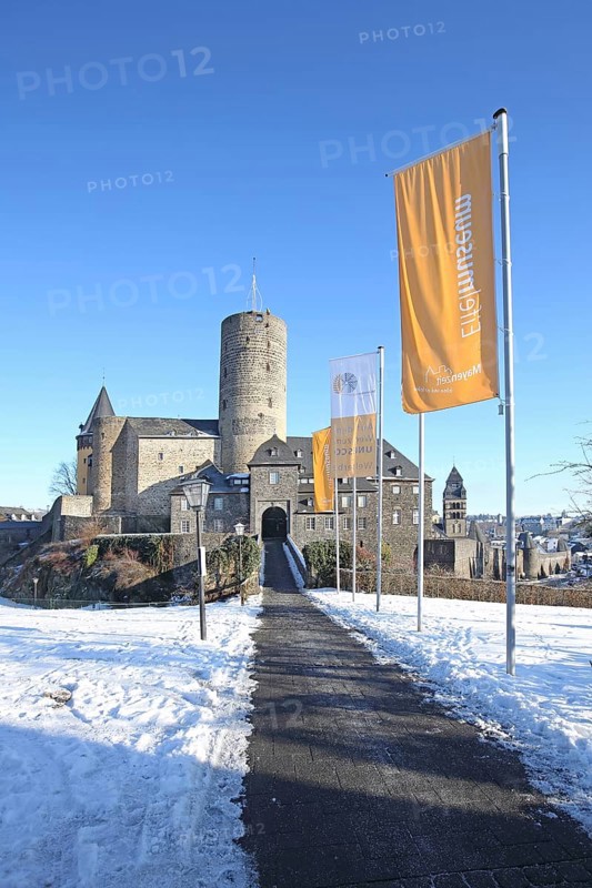 Landmark Genovevaburg built 13th century with keep Goloturm in winter and flags Eifelmuseum, path, winter, snow, inscription, Mayen, Vulkaneifel, Eifel, Rhineland-Palatinate, Germany, Europe