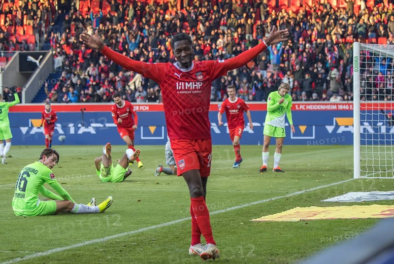 Football match, Omar TRAORE' cheers, he has just scored the 1 to 1 for 1.FC Heidenheim, Voith-Arena football stadium, Heidenheim