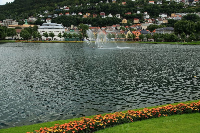 Lille Lungegardsvannet or Smalungeren, water feature fountain lake city centre of Bergen, Norway, Europe