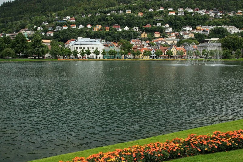 Lille Lungegardsvannet or Smalungeren, water feature fountain lake city centre of Bergen, Norway, Europe