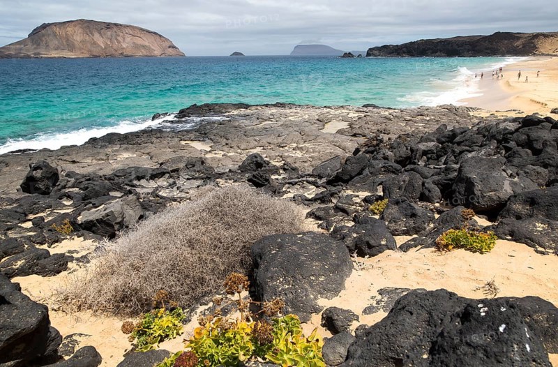 Montana Clara island nature reserve and sandy beach Playa de las Conchas, Graciosa island, Lanzarote, Canary Islands, Spain, Europe