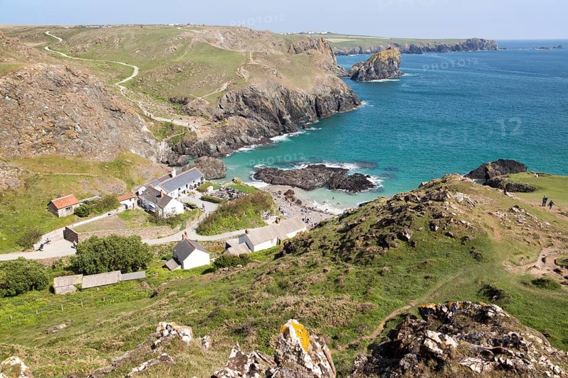 National Trust cafe and coastal scenery, Kynance Cove, Lizard peninsula, Cornwall, England, UK