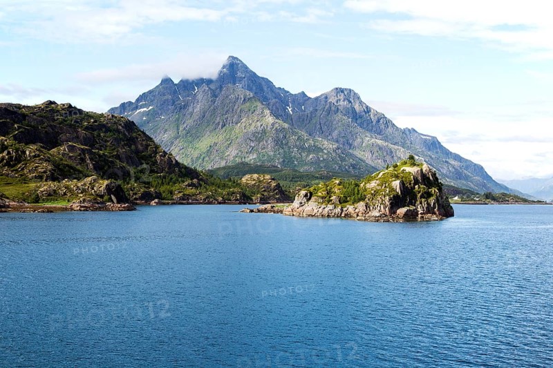 Jagged mountain peaks Raftsundet strait, Lofoten Islands, Nordland, northern Norway