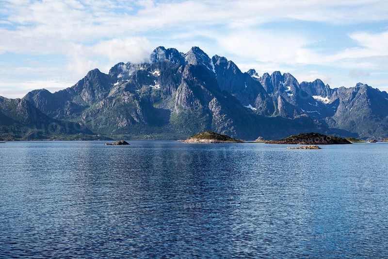 Jagged mountain peaks Raftsundet strait, Lofted Islands, Nordland, northern Norway