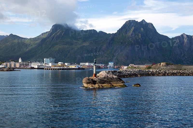 Fisherman's wife statue at harbour entrance, Svolvaer, Lofoten Islands, Nordland, Norway, Europe