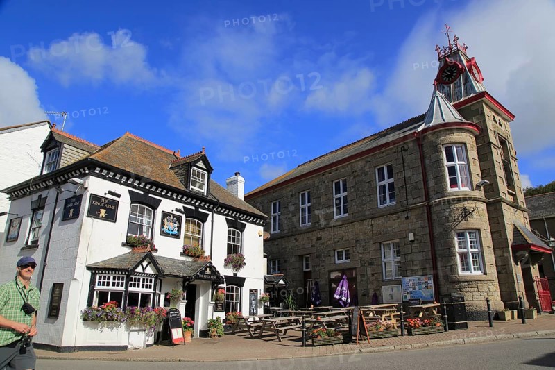 Marazion town hall and King's Head pub in village square, Cornwall, England, UK