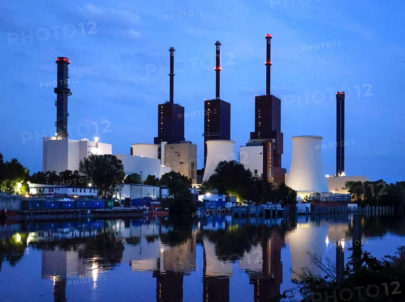 Vattenfall Lichterfelde combined heat and power plant. The gas and steam turbine cogeneration plant based on natural gas supplies the south of Berlin with electricity and district heating, 13.07.2022