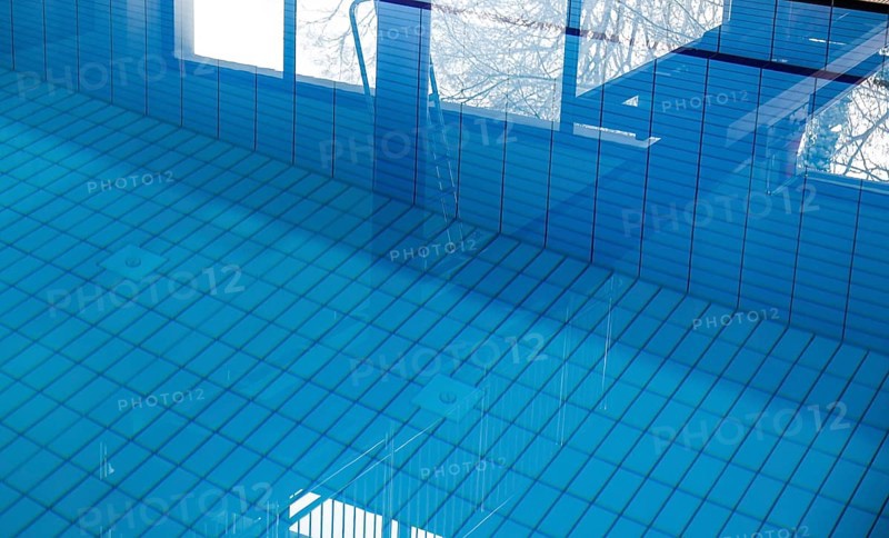 The diving tower is reflected in the swimming pool of the reopened Tiergarten municipal swimming pool, Berlin, 22/01/2024