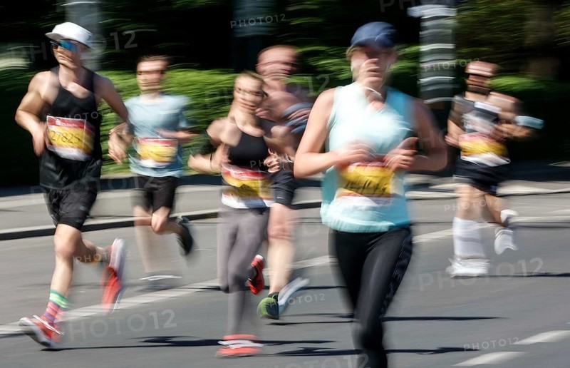 Participants of the Citylauf on the 25 km running course, Berlin, 15/05/2022