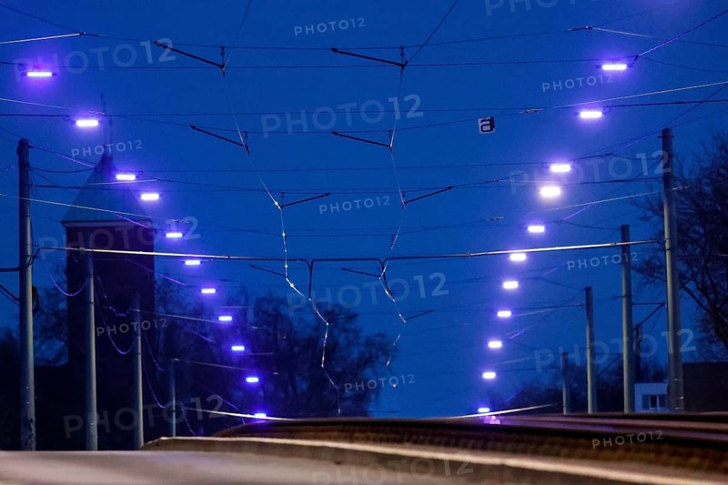 Modern LED lights developed for this project shine like blue pearls on a long string. The 'Blue Ribbon' is the new landmark in the Gelsenkirchen district of Schalke, 11.04.2022
