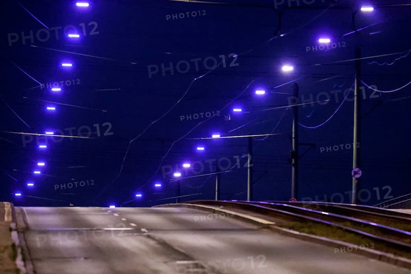 Modern LED lights developed for this project shine like blue pearls on a long string. The 'Blue Ribbon' is the new landmark in the Gelsenkirchen district of Schalke, 11.04.2022