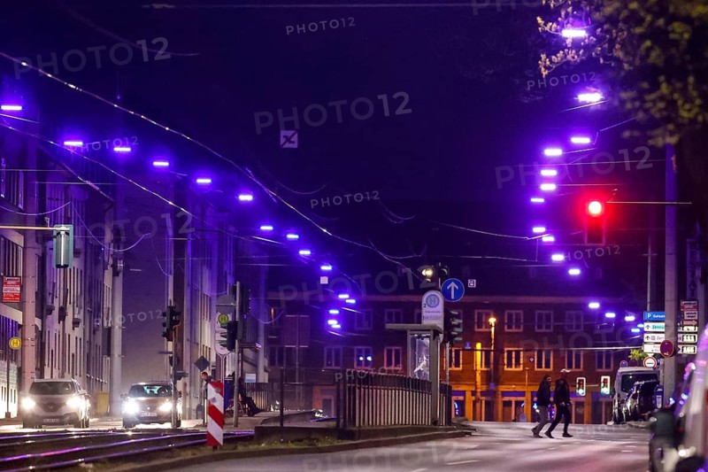 Modern LED lights developed for this project shine like blue pearls on a long string. The 'Blue Ribbon' is the new landmark in the Gelsenkirchen district of Schalke, 11.04.2022