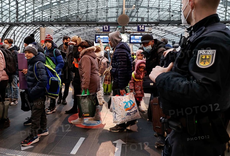 Refugees from Ukraine arrive at Berlin Central Station, 01/03/2022