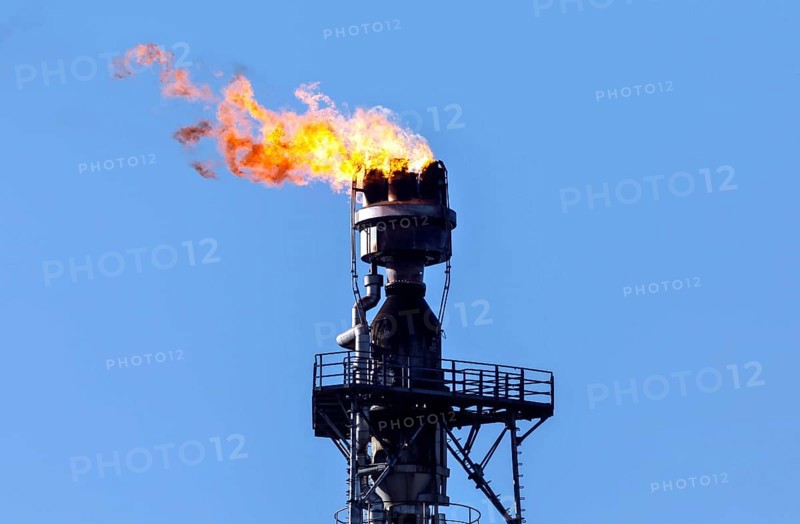 Excess gas from crude oil processing at PCK-Raffinerie GmbH in Schwedt is incinerated, 07/03/2022