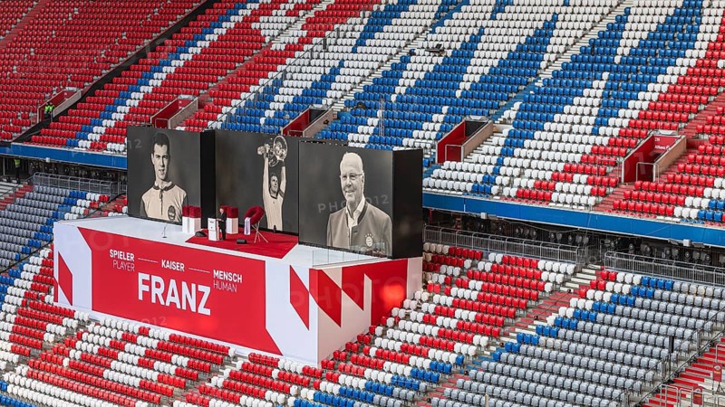 The President of FC Bayern Munich Herbert Hainer speaks to the mourners, Funeral service of FC Bayern Munich for Franz Beckenbauer, Allianz Arena, Fröttmaning, Munich, Upper Bavaria, Bavaria