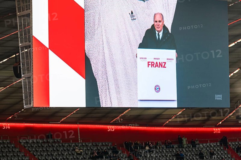 The honorary president of FC Bayern Munich, Uli Höness, speaks to the mourners, Funeral service of FC Bayern Munich for Franz Beckenbauer, Allianz Arena, Fröttmaning, Munich, Upper Bavaria, Bavaria