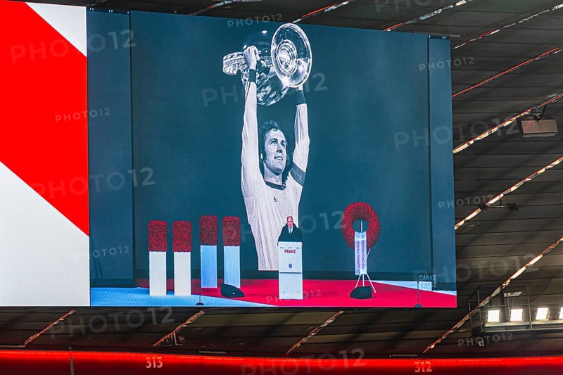 The honorary president of FC Bayern Munich Uli Höness speaks to the mourners, FC Bayern Munich funeral service for Franz Beckenbauer, Allianz Arena, Fröttmaning, Munich, Upper Bavaria, Bavaria